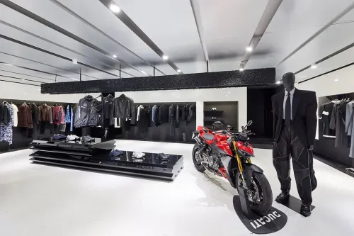 JUUN.J 携手 Alpinestars RSRV 推出全新胶囊系列