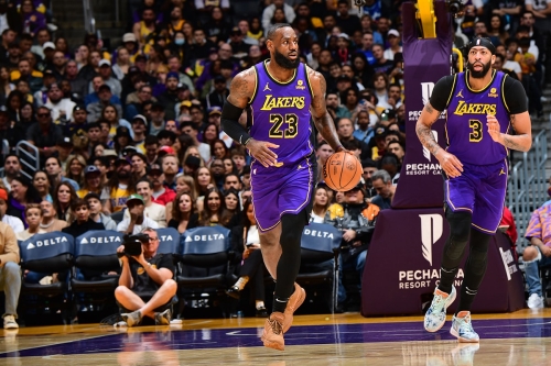 哨音护体？Los Angeles Lakers 自上赛季至今累计净罚球数破千