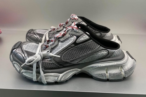 Balenciaga 全新鞋型 3XL Trainer Mule 率先亮相