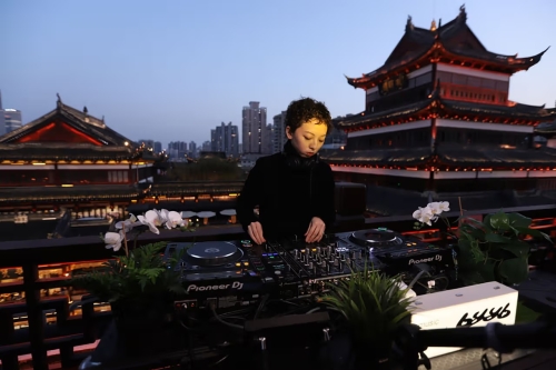 收听量只有两位数？本土在线电台为何仍在「硬撑」