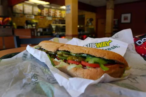 Subway 推出「改名享有终生免费潜艇堡」活动超过万人报名