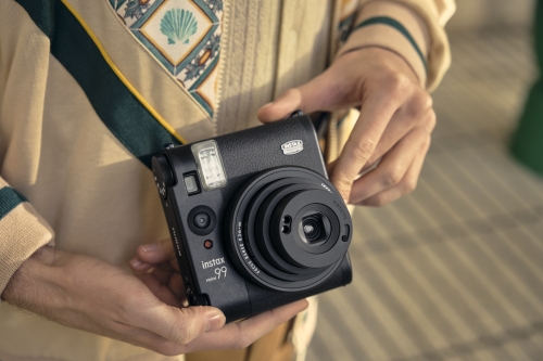 Fujifilm 推出全新即影即有相机 instax mini 99