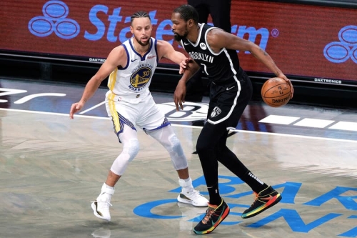 NBA 开幕战-篮网双星 Kevin Durant 与 Kyrie Irving 合砍 48 分成功大胜勇士 26 分