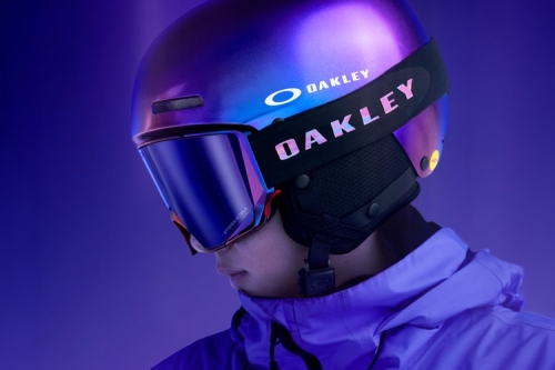 Oakley 虹彩 AURA 系列亮相