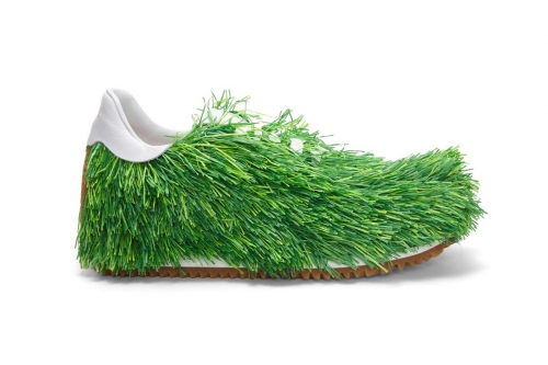 LOEWE 正式推出 2023 春夏系列草地造型运动鞋「Grass Sneaker」