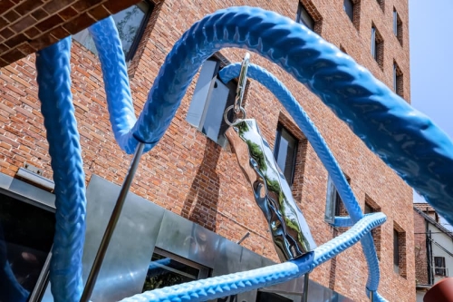 SPOSH 似泊开拓户外美妆新领域，呈现钛金属概念产品