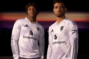 昔日「雪花」图腾回归：Manchester United 携手 adidas 推出 2025/26 纯白客场球衣