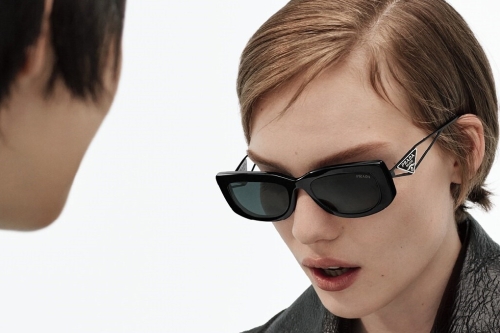 PRADA 集团延长与 EssilorLuxottica 的眼镜许可协议