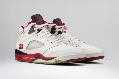 Air Jordan 5 最新复刻配色「Fire Red」实鞋图辑、发售情报率先曝光