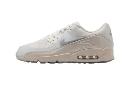 Nike Air Max 90 最新「Light Orewood Brown」配色：漆皮光泽与半透明细节的完美结合