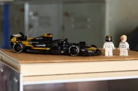 LEGO 打造《F1 The Movie》APXGP Team Race Car 赛车积木套装