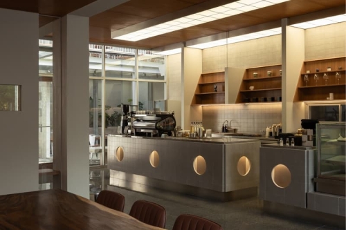 Simpul Studio 为印尼咖啡店 Hibrew Coffee & Cuisine 注入新生，演绎室内外对话美学