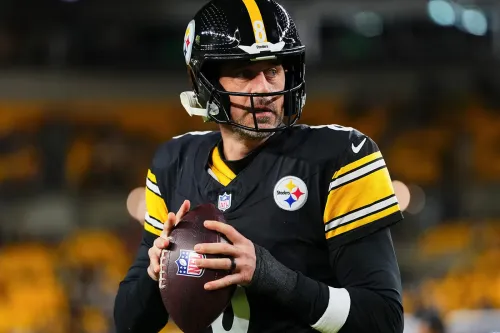 Aaron Rodgers 签下 1 年 2,500 万美元合约重返 Pittsburgh Steelers