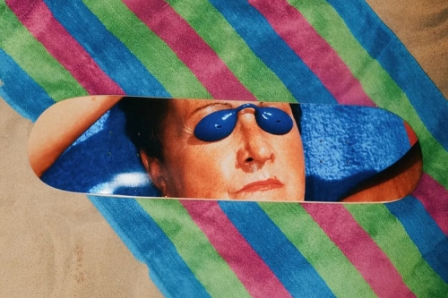 Martin Parr 海滩电影感摄影领衔 THE SKATEROOM 全新滑板系列