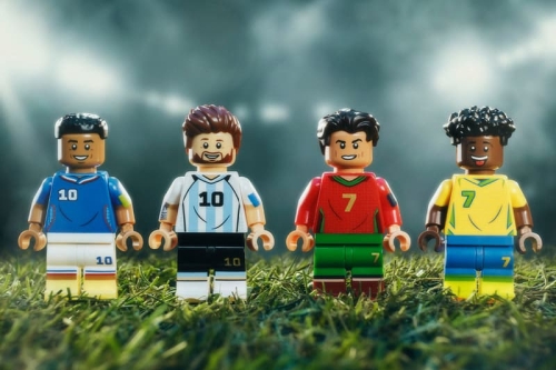Cristiano Ronaldo、Kylian Mbappé、Lionel Messi 与 Vini Jr. 登场：全新「LEGO Editions」系列亮相