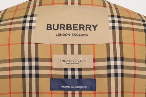 COMME des GARÇONS 推出第二款 BURBERRY 定制风衣