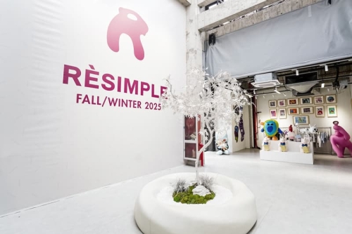 走进 RÈSIMPLE SHOWROOM 2025 秋冬系列预览