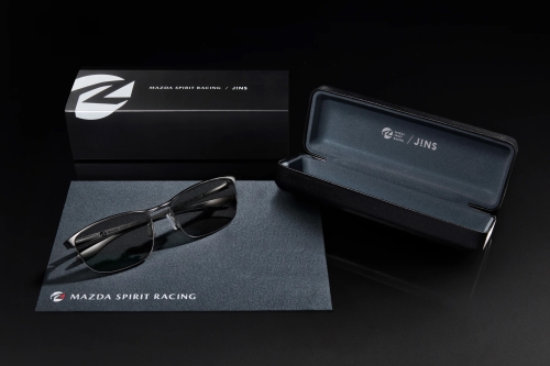 马自达携手 JINS 推出「MAZDA SPIRIT RACING」驾驶太阳镜