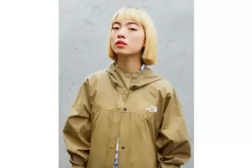 《初恋 First Love》演员山田葵出镜 The North Face Urban Exploration 造型特辑
