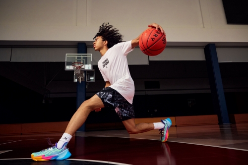 Under Armour 安德玛旗下 CURRY 品牌签约篮球新星朱正