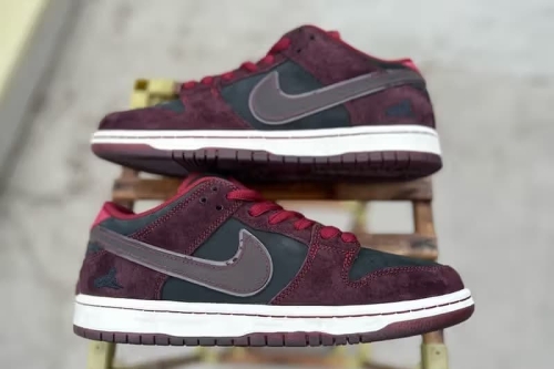 率先近赏 RIOT Skateshop × Nike SB Dunk Low 全新联名鞋款