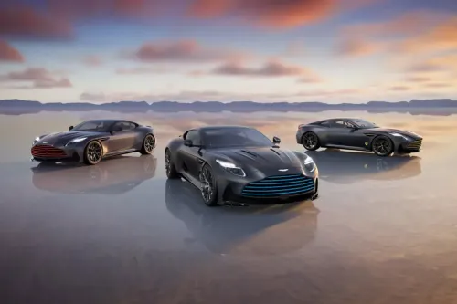 Aston Martin 于 Pebble Beach 发表 3 款度身订制 DB12 S,致敬 1950 年 Le Mans 赛车传承