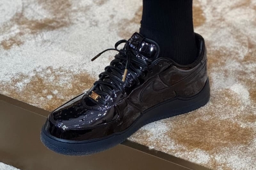 LeBron James 私藏 1-of-1「海军蓝漆皮」Nike Air Force 1 Low 首度亮相