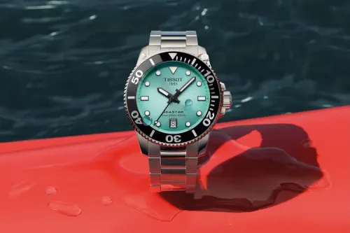 TISSOT 全新夏日企划释出:PRX 冰川蓝、Seastar 恶魔橙领军今夏新作正式登场