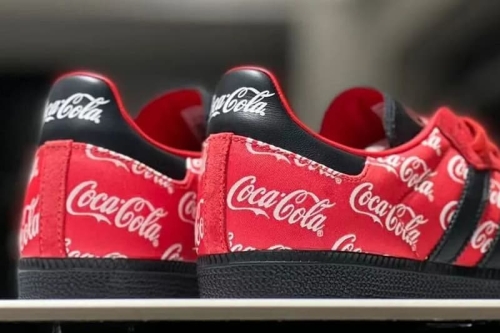 率先近赏 Coca-Cola × adidas Samba 联名球鞋