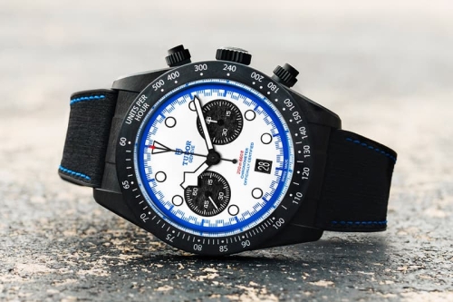 Tudor 发表全新 Black Bay Chrono「Carbon 25」表款