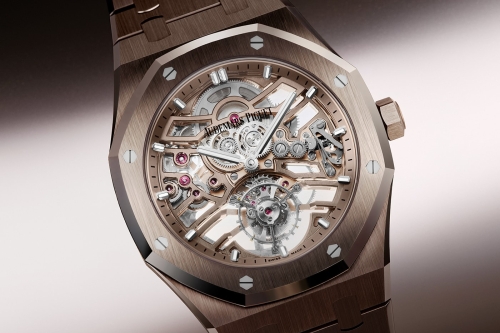 Audemars Piguet 正式推出首款「沙金」材质全新 Royal Oak 表款