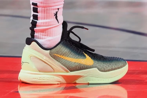 Caitlin Clark 率先着用 Nike Kobe 6 Protro PE 鞋款最新配色