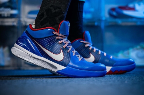率先近赏 Nike Kobe 4 Protro 全新配色「Philly」鞋款上脚图辑