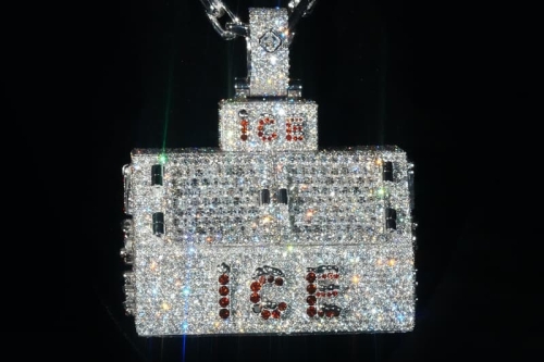 知名珠宝名匠 Eric the Jeweler 为 Drake 全新「ICEMAN」颈链注入极致 Ice 氛围
