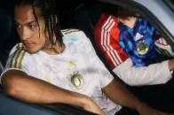 adidas Originals 携手 BAPE® 推出 FIFA World Cup 2026 限量 Teamgeist 胶囊系列