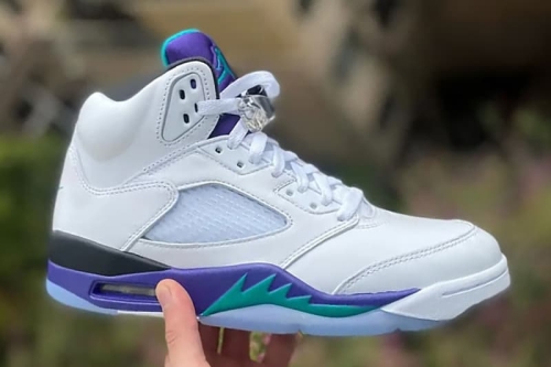 睽违 12 年的等待！率先近赏 Air Jordan 5 最新复刻配色「Grape」鞋款