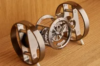 Maison Alcée × Hodinkee 联乘推出 Persée Fantôme 限量版座钟