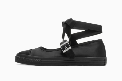 Converse 以 All Star LP BL OX「Black」鞋款踩入 Balletcore 风潮