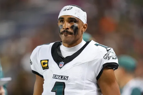 Philadelphia Eagles 四分卫 Jalen Hurts 因肺部血栓宣布缺席本季 NFL 赛事