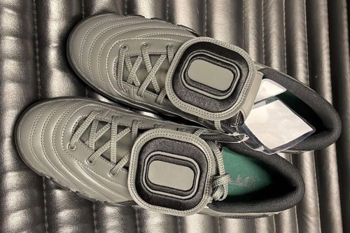 OTTO 958 率先曝光首次携手 ASICS 打造足球鞋系列