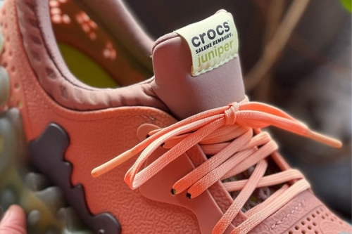近赏 Salehe Bembury × Crocs Pollex Juniper 全新联名鞋款