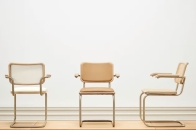 Jil Sander 携手家具品牌 Thonet 重塑经典椅款「S 64」