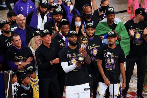 Kobe Bryant 之后-LeBron James 大三元率领湖人队睽违 10 年再次夺冠