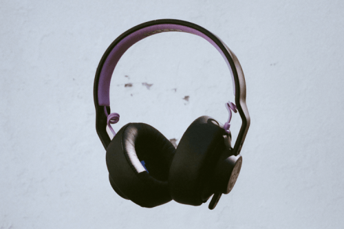 AIAIAI × Victory Lap 联名耳机系列发布，向地下音乐文化致敬