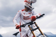 Team Ikuzawa 携手 100Percent 打造限量 MTB 战衣正式亮相