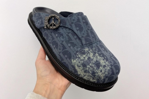 率先预览 Dior × Denim Tears 最新联名系列「Dior Tears」鞋款图辑