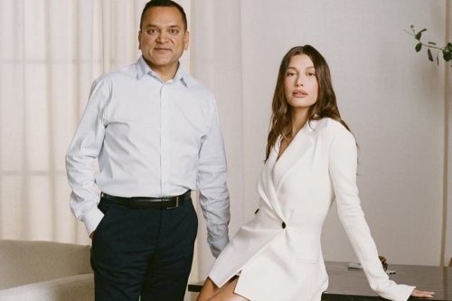 e.l.f. Beauty 宣布以 $10 亿美元成功收购 Hailey Bieber 护肤品牌 Rhode