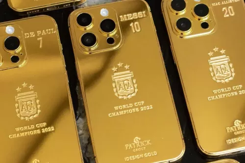 Lionel Messi 赠送阿根廷全队价值 £175,000 英镑 24K 镀金 iPhone 14 Pro