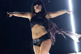 Charli XCX《Music, Fashion, Film》首登 Billboard 200 第 3 位,创下个人最高首周成绩