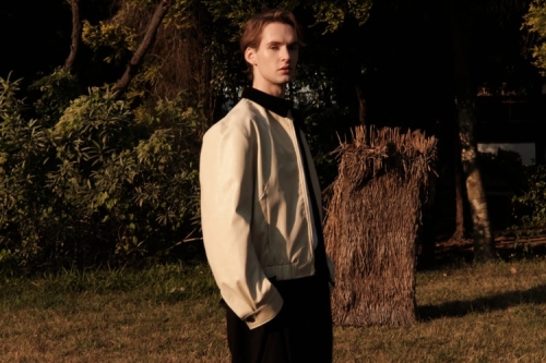 TAM TUAS 释出 2025 春夏系列型录 Lookbook